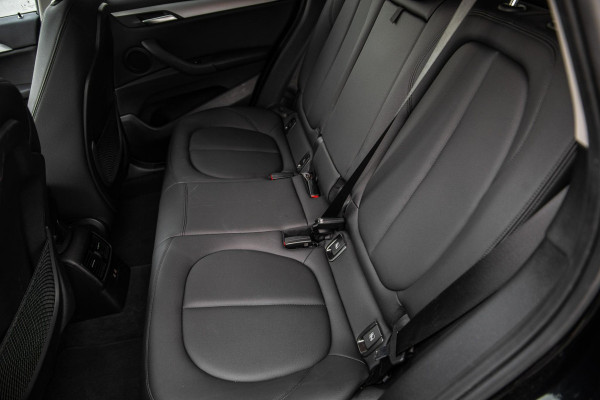 BMW X1 xDrive25e Executive CAMERA / CARPLAY / AUTOMAAT / LEDER / LED / CRUISE CONTROLE / STOELVERWARMING