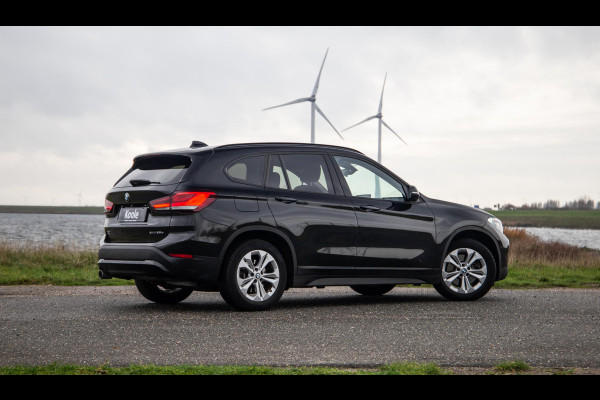 BMW X1 xDrive25e Executive CAMERA / CARPLAY / AUTOMAAT / LEDER / LED / CRUISE CONTROLE / STOELVERWARMING