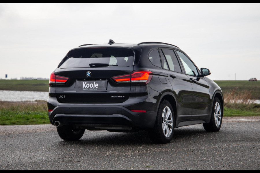 BMW X1 xDrive25e Executive CAMERA / CARPLAY / AUTOMAAT / LEDER / LED / CRUISE CONTROLE / STOELVERWARMING