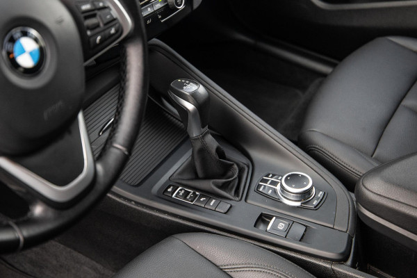 BMW X1 xDrive25e Executive CAMERA / CARPLAY / AUTOMAAT / LEDER / LED / CRUISE CONTROLE / STOELVERWARMING