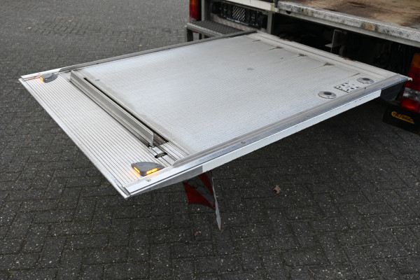 Mercedes-Benz Sprinter 514 CDI L3 Bakwagen met laadklep Camera, MBUX, Geveerde stoel, Stoelverwarming