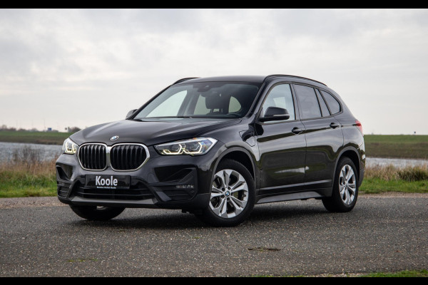 BMW X1 xDrive25e Executive CAMERA / CARPLAY / AUTOMAAT / LEDER / LED / CRUISE CONTROLE / STOELVERWARMING