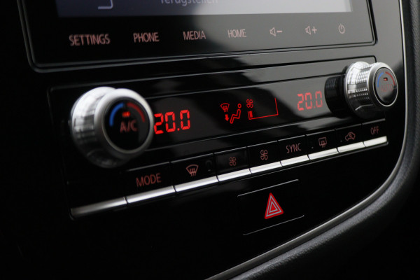 Mitsubishi Outlander 2.4 PHEV Pure SOH 94%, Keyless, Apple Carplay, Trekhaak, Camera, Stoelverwarming, PDC