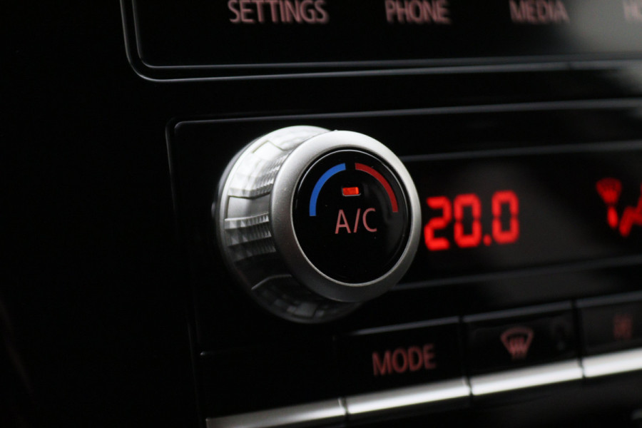 Mitsubishi Outlander 2.4 PHEV Pure SOH 94%, Keyless, Apple Carplay, Trekhaak, Camera, Stoelverwarming, PDC