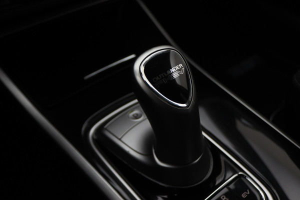 Mitsubishi Outlander 2.4 PHEV Pure SOH 94%, Keyless, Apple Carplay, Trekhaak, Camera, Stoelverwarming, PDC