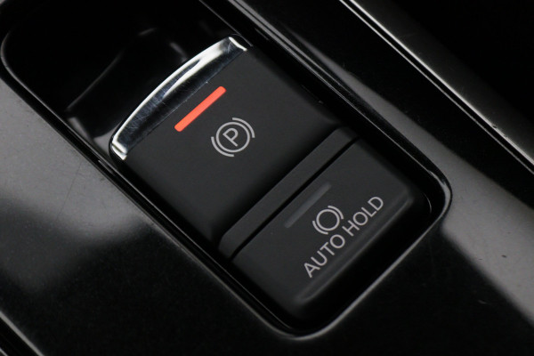 Mitsubishi Outlander 2.4 PHEV Pure SOH 94%, Keyless, Apple Carplay, Trekhaak, Camera, Stoelverwarming, PDC