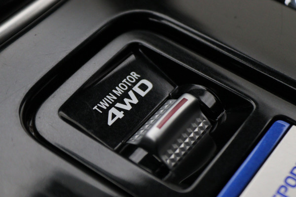 Mitsubishi Outlander 2.4 PHEV Pure SOH 94%, Keyless, Apple Carplay, Trekhaak, Camera, Stoelverwarming, PDC