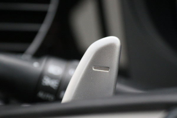 Mitsubishi Outlander 2.4 PHEV Pure SOH 94%, Keyless, Apple Carplay, Trekhaak, Camera, Stoelverwarming, PDC