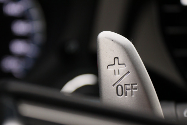 Mitsubishi Outlander 2.4 PHEV Pure SOH 94%, Keyless, Apple Carplay, Trekhaak, Camera, Stoelverwarming, PDC