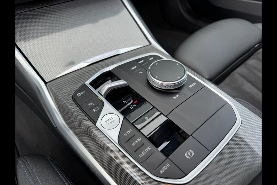 BMW 3 Serie 330E High Executive M-Sport | Btw | PANO | CurvedDisplay | Laser | 292PK | Shadowline | Facelift | HarmanKardon