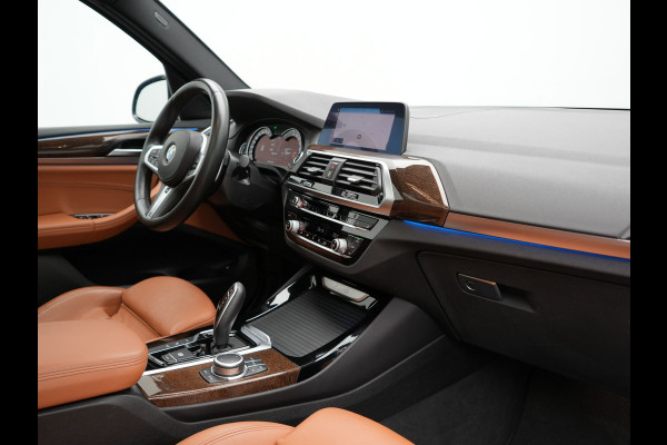 BMW X3 xDrive30e M Sport Plug In Hybrid 293pk Dealer O.H. PHEV | Panodak | Sfeerverlichting | Lederen Sportstoelen Memory & Verwarmd | Stuur Verwarmd | Apple Carplay | Keyless | Cruise Control | Navigatie | DAB | 19"L.M |