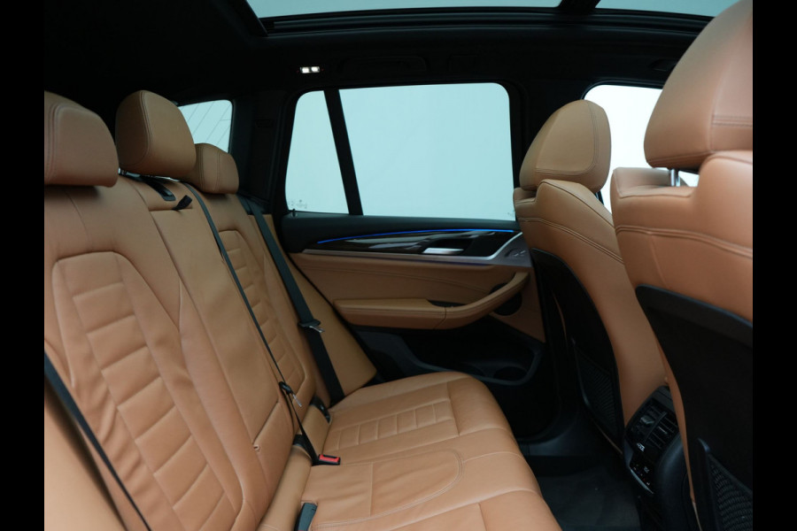 BMW X3 xDrive30e M Sport Plug In Hybrid 293pk Dealer O.H. PHEV | Panodak | Sfeerverlichting | Lederen Sportstoelen Memory & Verwarmd | Stuur Verwarmd | Apple Carplay | Keyless | Cruise Control | Navigatie | DAB | 19"L.M |