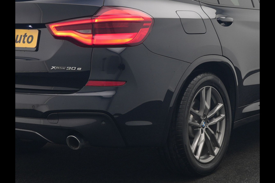 BMW X3 xDrive30e M Sport Plug In Hybrid 293pk Dealer O.H. PHEV | Panodak | Sfeerverlichting | Lederen Sportstoelen Memory & Verwarmd | Stuur Verwarmd | Apple Carplay | Keyless | Cruise Control | Navigatie | DAB | 19"L.M |