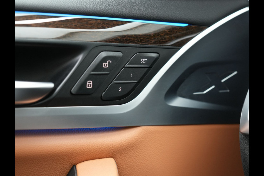 BMW X3 xDrive30e M Sport Plug In Hybrid 293pk Dealer O.H. PHEV | Panodak | Sfeerverlichting | Lederen Sportstoelen Memory & Verwarmd | Stuur Verwarmd | Apple Carplay | Keyless | Cruise Control | Navigatie | DAB | 19"L.M |