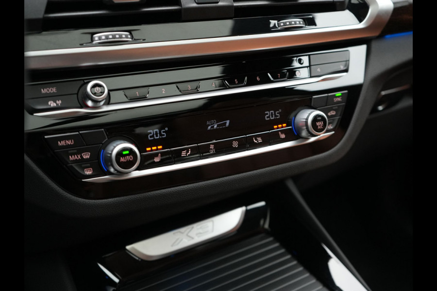 BMW X3 xDrive30e M Sport Plug In Hybrid 293pk Dealer O.H. PHEV | Panodak | Sfeerverlichting | Lederen Sportstoelen Memory & Verwarmd | Stuur Verwarmd | Apple Carplay | Keyless | Cruise Control | Navigatie | DAB | 19"L.M |
