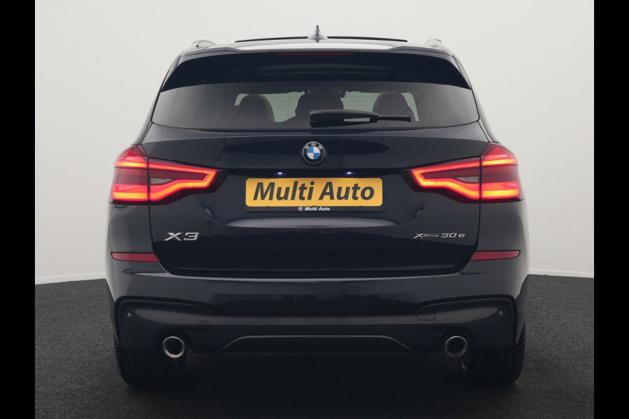 BMW X3 xDrive30e M Sport Plug In Hybrid 293pk Dealer O.H. PHEV | Panodak | Sfeerverlichting | Lederen Sportstoelen Memory & Verwarmd | Stuur Verwarmd | Apple Carplay | Keyless | Cruise Control | Navigatie | DAB | 19"L.M |