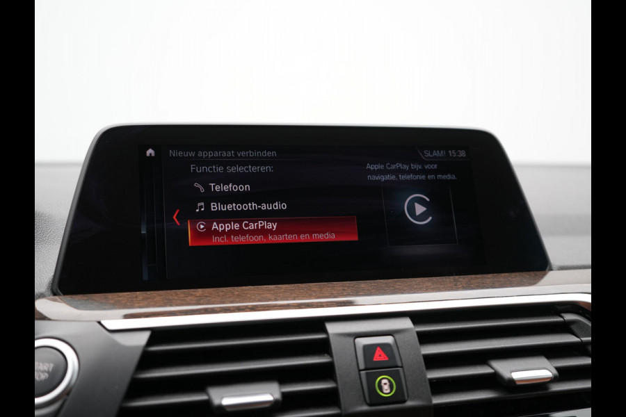 BMW X3 xDrive30e M Sport Plug In Hybrid 293pk Dealer O.H. PHEV | Panodak | Sfeerverlichting | Lederen Sportstoelen Memory & Verwarmd | Stuur Verwarmd | Apple Carplay | Keyless | Cruise Control | Navigatie | DAB | 19"L.M |