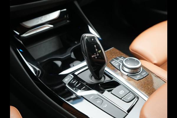 BMW X3 xDrive30e M Sport Plug In Hybrid 293pk Dealer O.H. PHEV | Panodak | Sfeerverlichting | Lederen Sportstoelen Memory & Verwarmd | Stuur Verwarmd | Apple Carplay | Keyless | Cruise Control | Navigatie | DAB | 19"L.M |