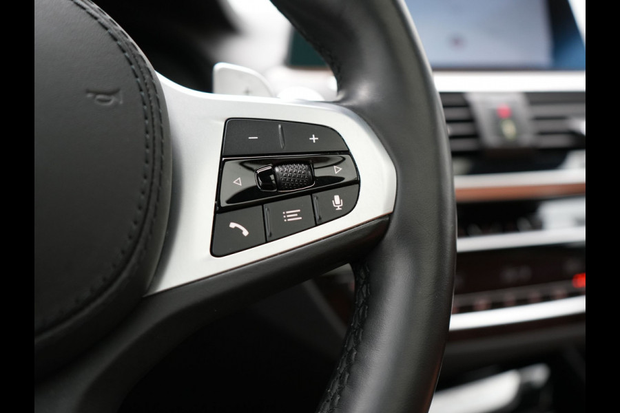 BMW X3 xDrive30e M Sport Plug In Hybrid 293pk Dealer O.H. PHEV | Panodak | Sfeerverlichting | Lederen Sportstoelen Memory & Verwarmd | Stuur Verwarmd | Apple Carplay | Keyless | Cruise Control | Navigatie | DAB | 19"L.M |