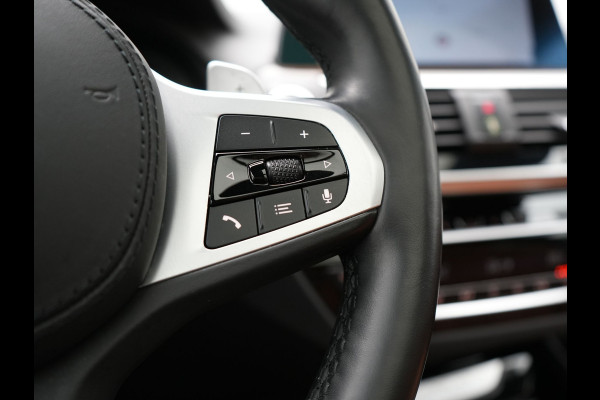 BMW X3 xDrive30e M Sport Plug In Hybrid 293pk Dealer O.H. PHEV | Panodak | Sfeerverlichting | Lederen Sportstoelen Memory & Verwarmd | Stuur Verwarmd | Apple Carplay | Keyless | Cruise Control | Navigatie | DAB | 19"L.M |