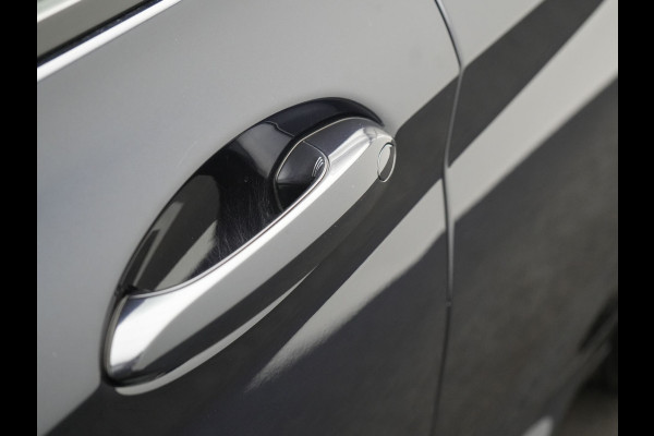 BMW X3 xDrive30e M Sport Plug In Hybrid 293pk Dealer O.H. PHEV | Panodak | Sfeerverlichting | Lederen Sportstoelen Memory & Verwarmd | Stuur Verwarmd | Apple Carplay | Keyless | Cruise Control | Navigatie | DAB | 19"L.M |