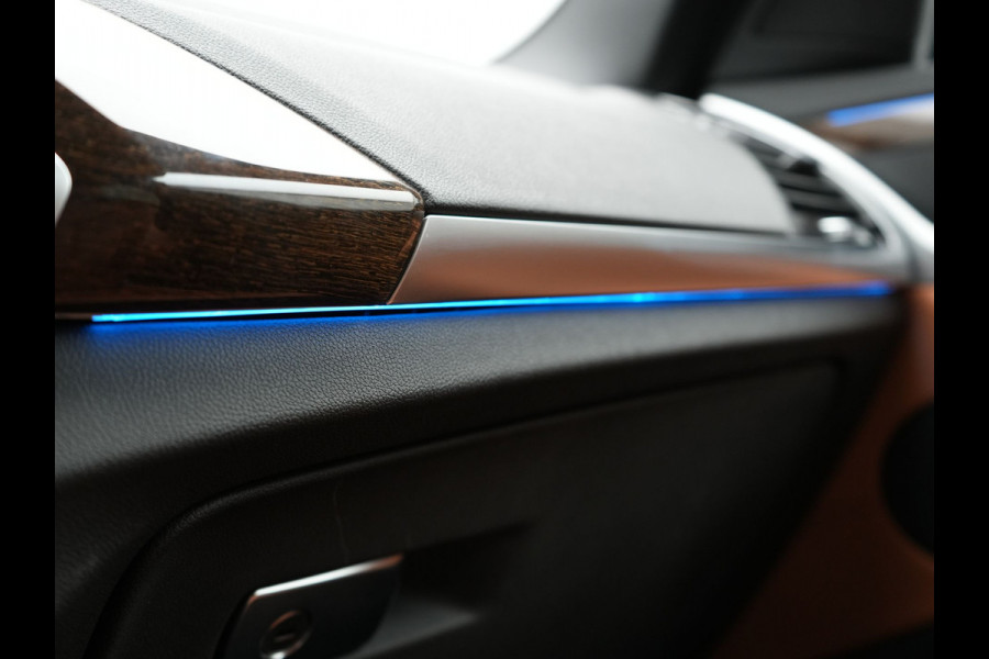 BMW X3 xDrive30e M Sport Plug In Hybrid 293pk Dealer O.H. PHEV | Panodak | Sfeerverlichting | Lederen Sportstoelen Memory & Verwarmd | Stuur Verwarmd | Apple Carplay | Keyless | Cruise Control | Navigatie | DAB | 19"L.M |