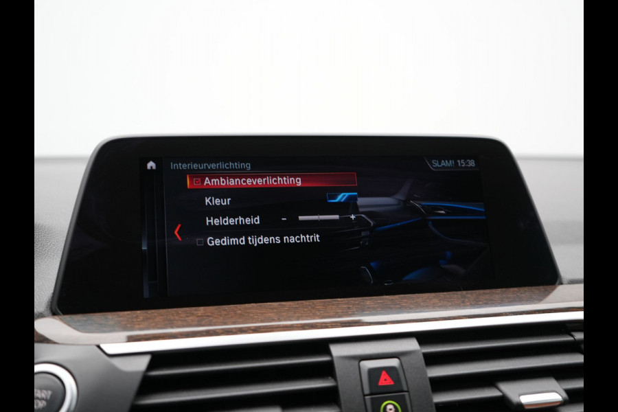 BMW X3 xDrive30e M Sport Plug In Hybrid 293pk Dealer O.H. PHEV | Panodak | Sfeerverlichting | Lederen Sportstoelen Memory & Verwarmd | Stuur Verwarmd | Apple Carplay | Keyless | Cruise Control | Navigatie | DAB | 19"L.M |