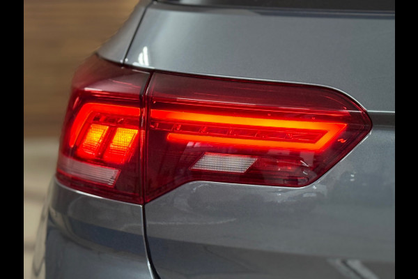 Volkswagen T-Roc 1.5 TSI Sport Business R-Line | Virtual Cockpit | Adaptive Cruise Control | Camera | Stoelverwarming