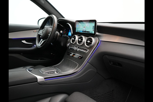 Mercedes-Benz GLC 300e 4MATIC Premium Plug In Hybrid 320pk Dealer O.H. PHEV | Trekhaak Af Fabriek | Panodak | Adaptive Cruise | Camera | Sfeerverlichting | Apple Carplay | Blis | Navigatie | DAB | 19"L.M |