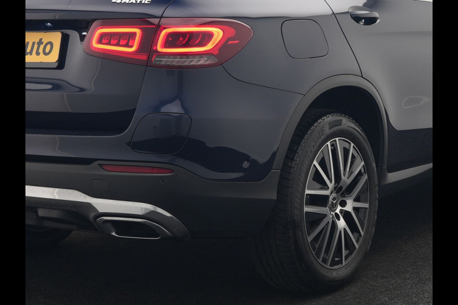 Mercedes-Benz GLC 300e 4MATIC Premium Plug In Hybrid 320pk Dealer O.H. PHEV | Trekhaak Af Fabriek | Panodak | Adaptive Cruise | Camera | Sfeerverlichting | Apple Carplay | Blis | Navigatie | DAB | 19"L.M |