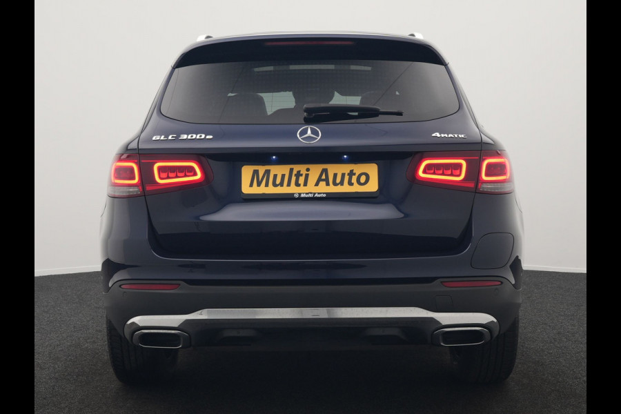 Mercedes-Benz GLC 300e 4MATIC Premium Plug In Hybrid 320pk Dealer O.H. PHEV | Trekhaak Af Fabriek | Panodak | Adaptive Cruise | Camera | Sfeerverlichting | Apple Carplay | Blis | Navigatie | DAB | 19"L.M |