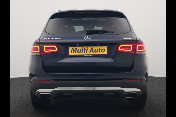 Mercedes-Benz GLC 300e 4MATIC Premium Plug In Hybrid 320pk Dealer O.H. PHEV | Trekhaak Af Fabriek | Panodak | Adaptive Cruise | Camera | Sfeerverlichting | Apple Carplay | Blis | Navigatie | DAB | 19"L.M |