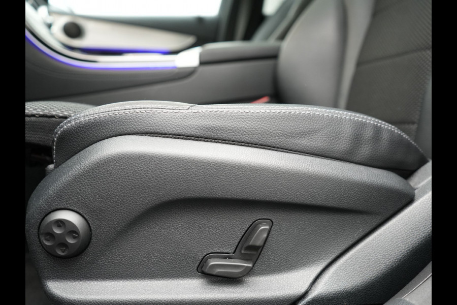 Mercedes-Benz GLC 300e 4MATIC Premium Plug In Hybrid 320pk Dealer O.H. PHEV | Trekhaak Af Fabriek | Panodak | Adaptive Cruise | Camera | Sfeerverlichting | Apple Carplay | Blis | Navigatie | DAB | 19"L.M |