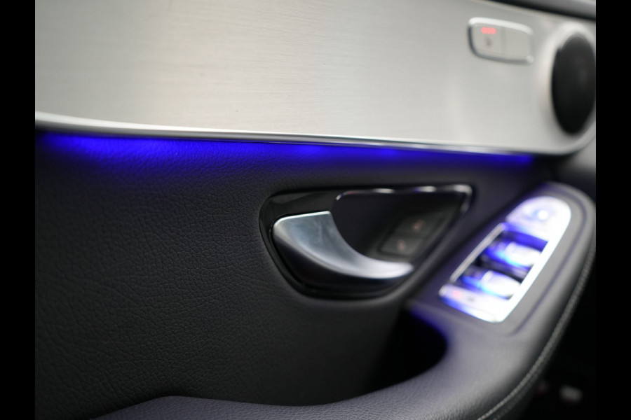 Mercedes-Benz GLC 300e 4MATIC Premium Plug In Hybrid 320pk Dealer O.H. PHEV | Trekhaak Af Fabriek | Panodak | Adaptive Cruise | Camera | Sfeerverlichting | Apple Carplay | Blis | Navigatie | DAB | 19"L.M |