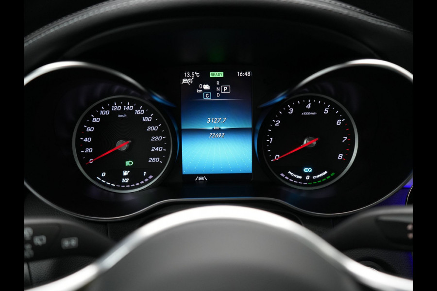Mercedes-Benz GLC 300e 4MATIC Premium Plug In Hybrid 320pk Dealer O.H. PHEV | Trekhaak Af Fabriek | Panodak | Adaptive Cruise | Camera | Sfeerverlichting | Apple Carplay | Blis | Navigatie | DAB | 19"L.M |