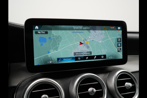 Mercedes-Benz GLC 300e 4MATIC Premium Plug In Hybrid 320pk Dealer O.H. PHEV | Trekhaak Af Fabriek | Panodak | Adaptive Cruise | Camera | Sfeerverlichting | Apple Carplay | Blis | Navigatie | DAB | 19"L.M |