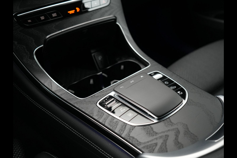 Mercedes-Benz GLC 300e 4MATIC Premium Plug In Hybrid 320pk Dealer O.H. PHEV | Trekhaak Af Fabriek | Panodak | Adaptive Cruise | Camera | Sfeerverlichting | Apple Carplay | Blis | Navigatie | DAB | 19"L.M |