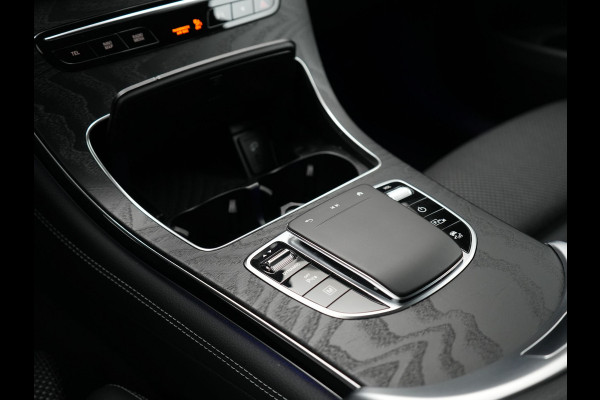 Mercedes-Benz GLC 300e 4MATIC Premium Plug In Hybrid 320pk Dealer O.H. PHEV | Trekhaak Af Fabriek | Panodak | Adaptive Cruise | Camera | Sfeerverlichting | Apple Carplay | Blis | Navigatie | DAB | 19"L.M |