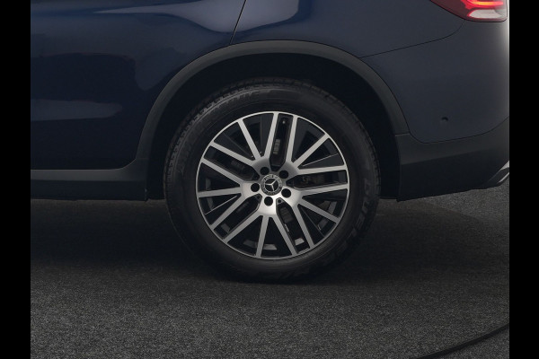 Mercedes-Benz GLC 300e 4MATIC Premium Plug In Hybrid 320pk Dealer O.H. PHEV | Trekhaak Af Fabriek | Panodak | Adaptive Cruise | Camera | Sfeerverlichting | Apple Carplay | Blis | Navigatie | DAB | 19"L.M |