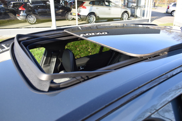 Volvo V60 T6 350PK Plug-in hybrid AWD Plus Dark | Panodak | ACC | H&K | HUD | Blis | Contour stoelen