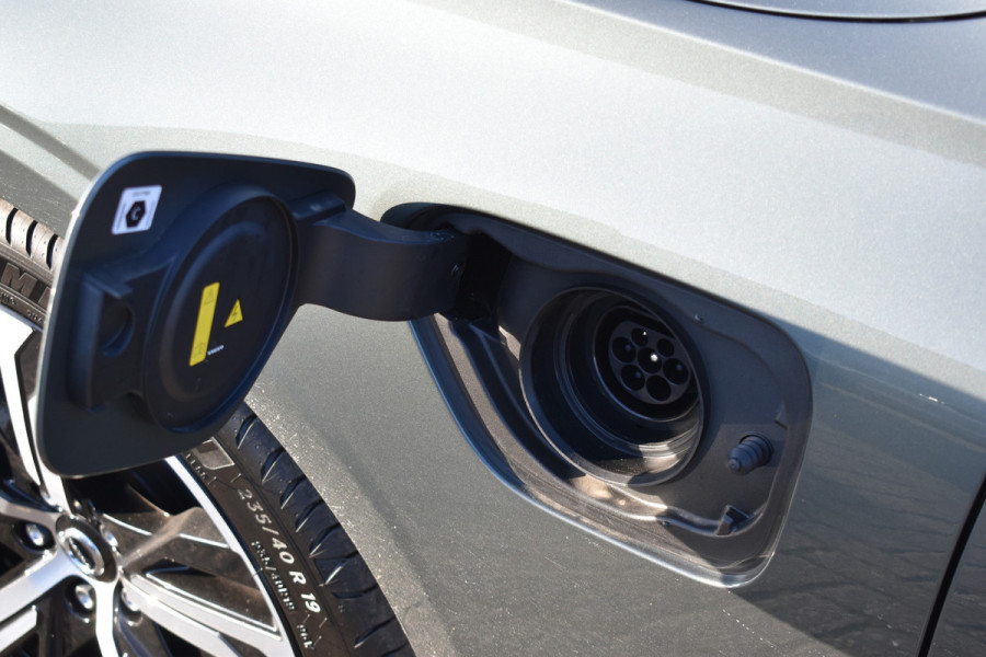 Volvo V60 T6 350PK Plug-in hybrid AWD Plus Dark | Panodak | ACC | H&K | HUD | Blis | Contour stoelen