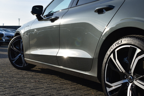 Volvo V60 T6 350PK Plug-in hybrid AWD Plus Dark | Panodak | ACC | H&K | HUD | Blis | Contour stoelen