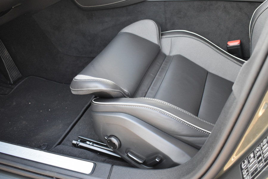 Volvo V60 T6 350PK Plug-in hybrid AWD Plus Dark | Panodak | ACC | H&K | HUD | Blis | Contour stoelen