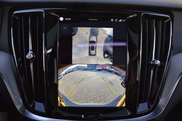 Volvo V60 T6 350PK Plug-in hybrid AWD Plus Dark | Panodak | ACC | H&K | HUD | Blis | Contour stoelen