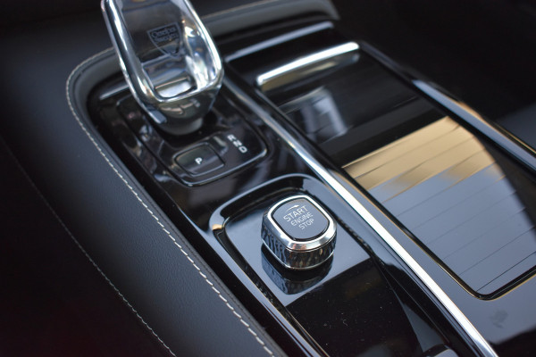 Volvo V60 T6 350PK Plug-in hybrid AWD Plus Dark | Panodak | ACC | H&K | HUD | Blis | Contour stoelen