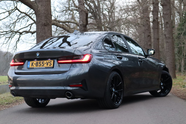 BMW 3 Serie 318i Executive | Trekhaak | Navi | Carplay | 19 inch |