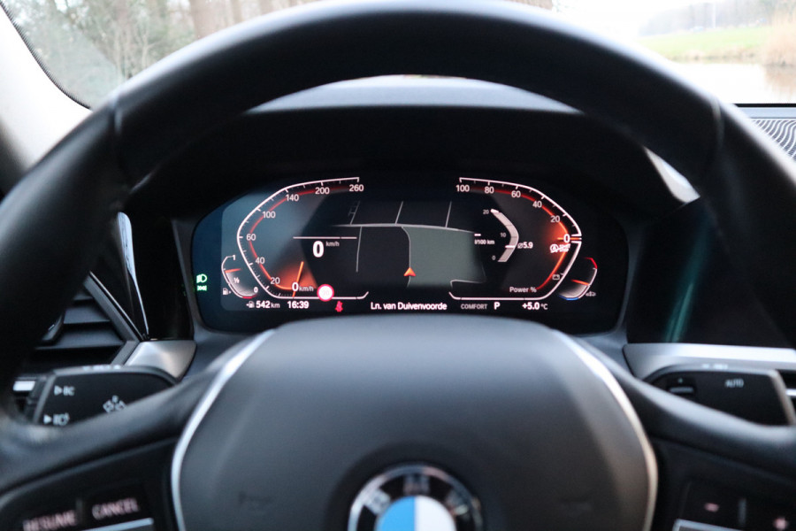 BMW 3 Serie 318i Executive | Trekhaak | Navi | Carplay | 19 inch |