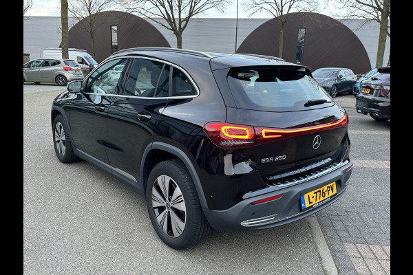 Mercedes-Benz EQA 250 Business Solution Luxury 67 kWh | SOH 96% | Ambilight | Elektr. achterklep | Stoelverwarming | Camera | Origineel Nederlandse auto | NAP | 12 mnd BOVAG garantie