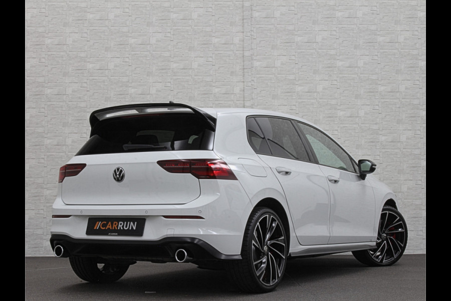 Volkswagen Golf 245 pk GTE Hybrid | IQ-Light | ACC | 19'' | GTI Diffuser | Trekhaak | Stuurwielverwarming | Achteruitrij-Camera | 3-Zone Clima | Carplay | Sfeerverlichting | Draadloos Laden |