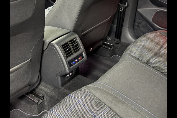 Volkswagen Golf 245 pk GTE Hybrid | IQ-Light | ACC | 19'' | GTI Diffuser | Trekhaak | Stuurwielverwarming | Achteruitrij-Camera | 3-Zone Clima | Carplay | Sfeerverlichting | Draadloos Laden |